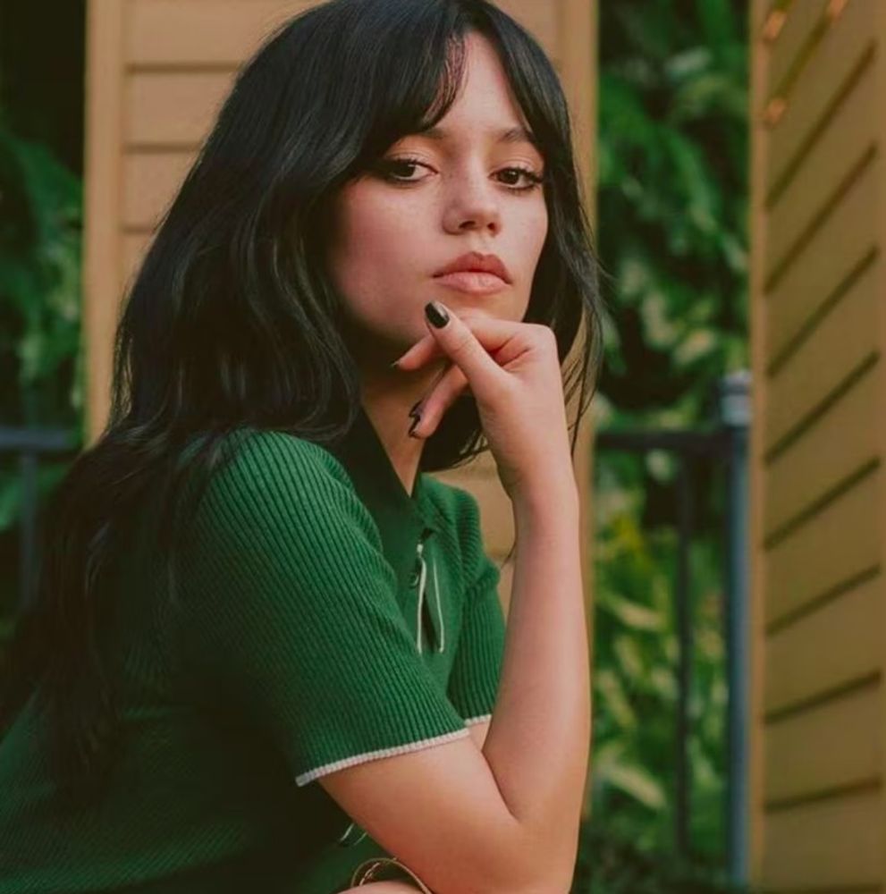 Jenna Ortega (24 años) habló sobre el trastorno obsesivo compulsivo que padece desde los 7 años y reveló cómo afecta su vida cotidiana: “Tengo un montón de pensamientos dando vueltas en la cabeza al mismo tiempo”