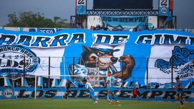 Gimnasia y Esgrima de Jujuy recibe este domingo a Atlanta en el estadio “23 de Agosto” desde las 16:00, en un partido en el que el “Lobo” está obligado a ganar para sostener el sueño del ascenso directo en la anteúltima fecha de la Zona B de la Primera Nacional 2026.