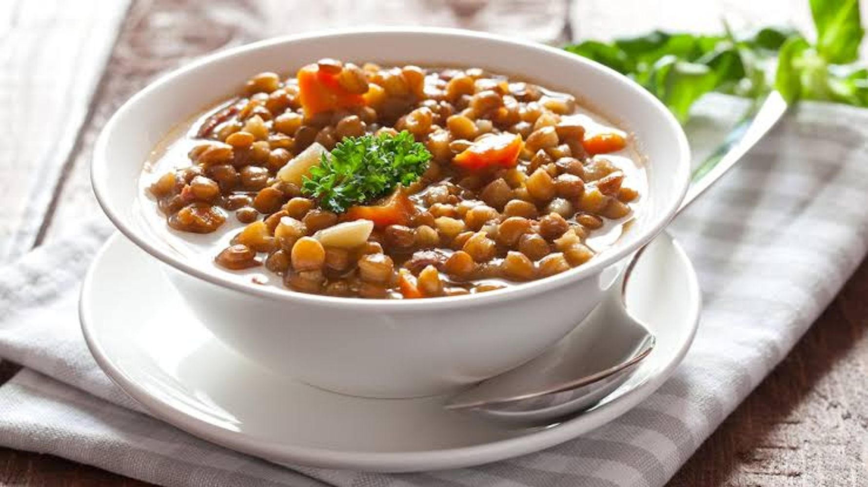Los nutricionistas expertos explican por qué recomiendan dejar las lentejas en remojo con una pizca de bicarbonato: el sencillo truco para ablandarlas y facilitar la digestión
