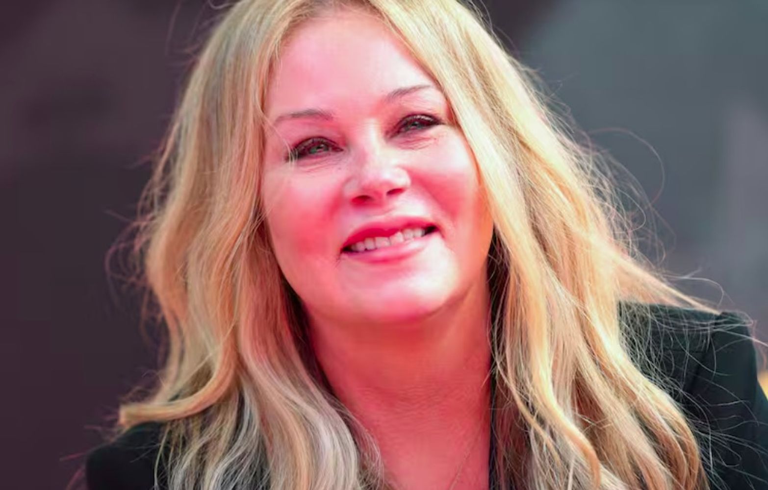 Christina Applegate (54 años) reveló que le diagnosticaron esclerosis múltiple por error hace cinco años y contó su angustia: “No estoy mejor. Si acaso, he empeorado. He vuelto al punto de partida, sin saber qué me está pasando”