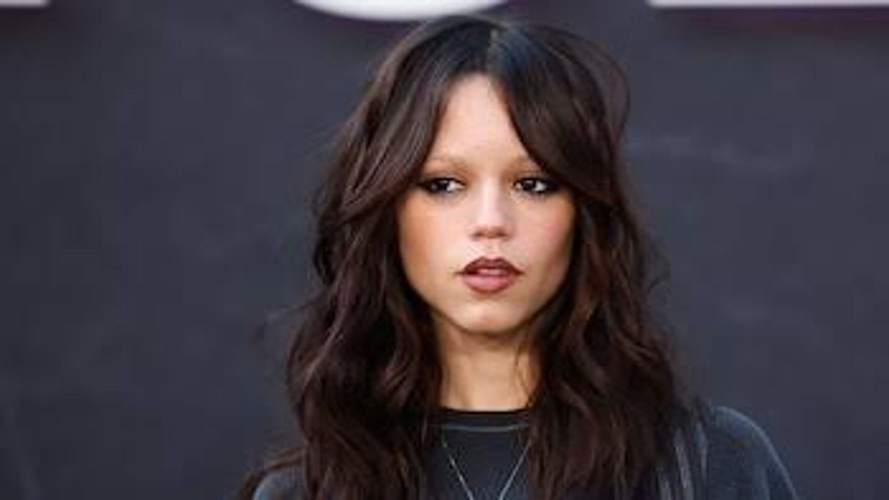 Jenna Ortega (24 años) habló sobre el trastorno obsesivo compulsivo que padece desde los 7 años y reveló cómo afecta su vida cotidiana: “Tengo un montón de pensamientos dando vueltas en la cabeza al mismo tiempo”