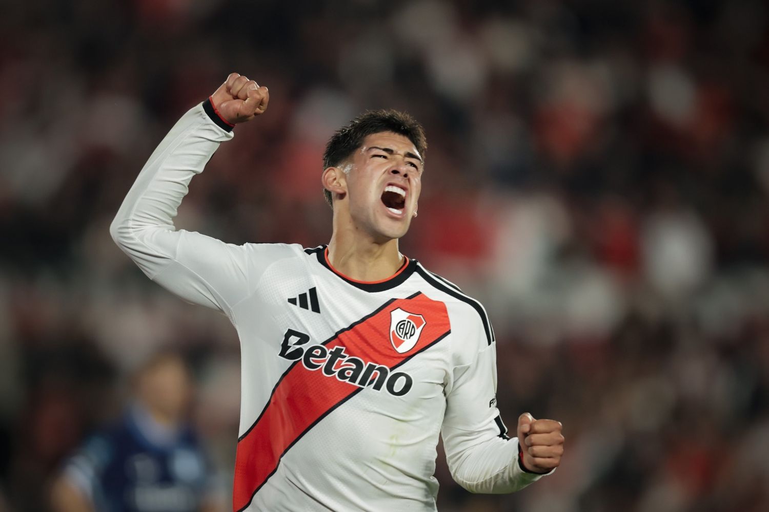 River se impuso ante Racing por el gol de Rivero, y le anularon lo que era el 2 a 0.