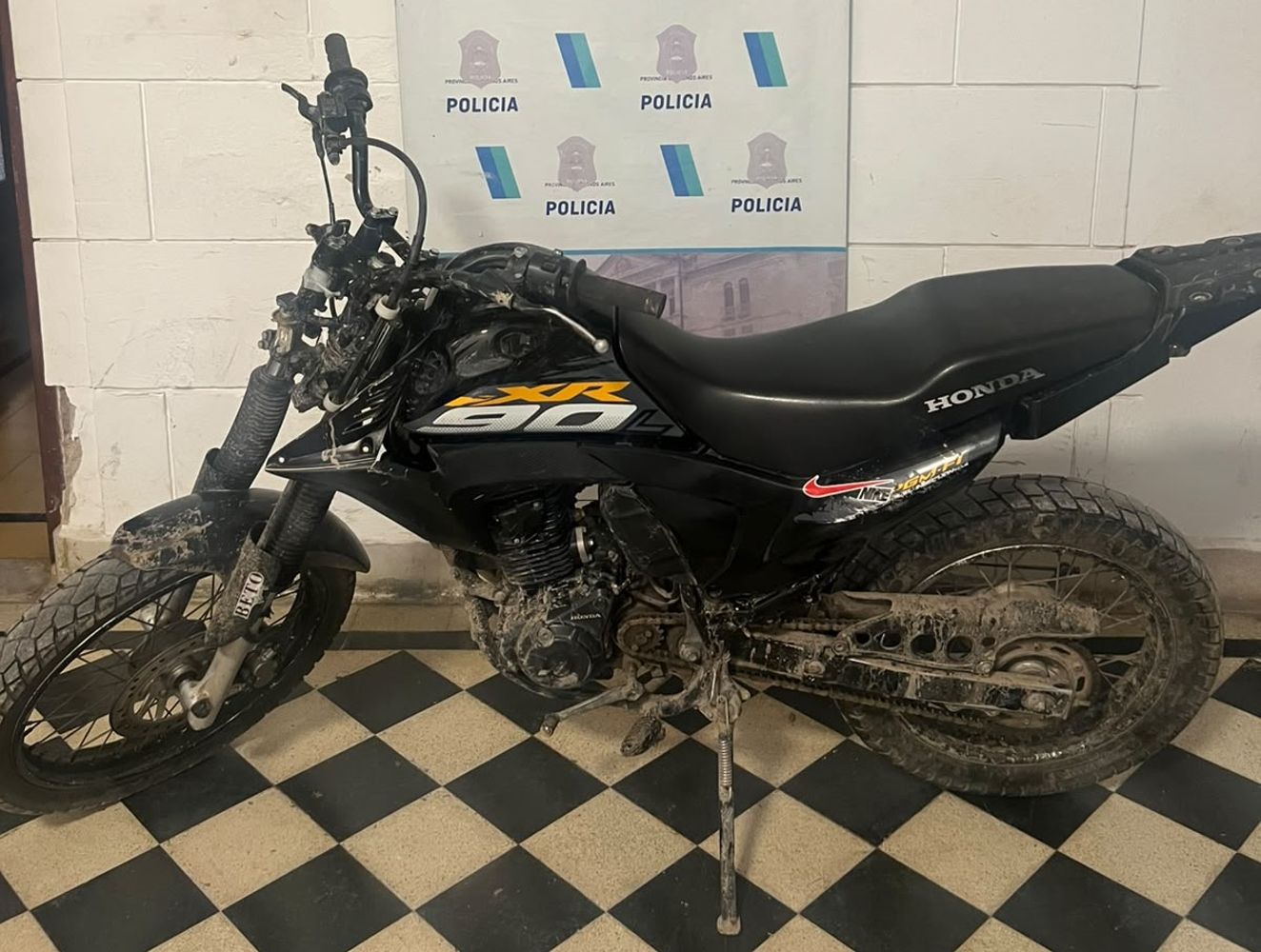 Balearon a un joven para robarle la moto