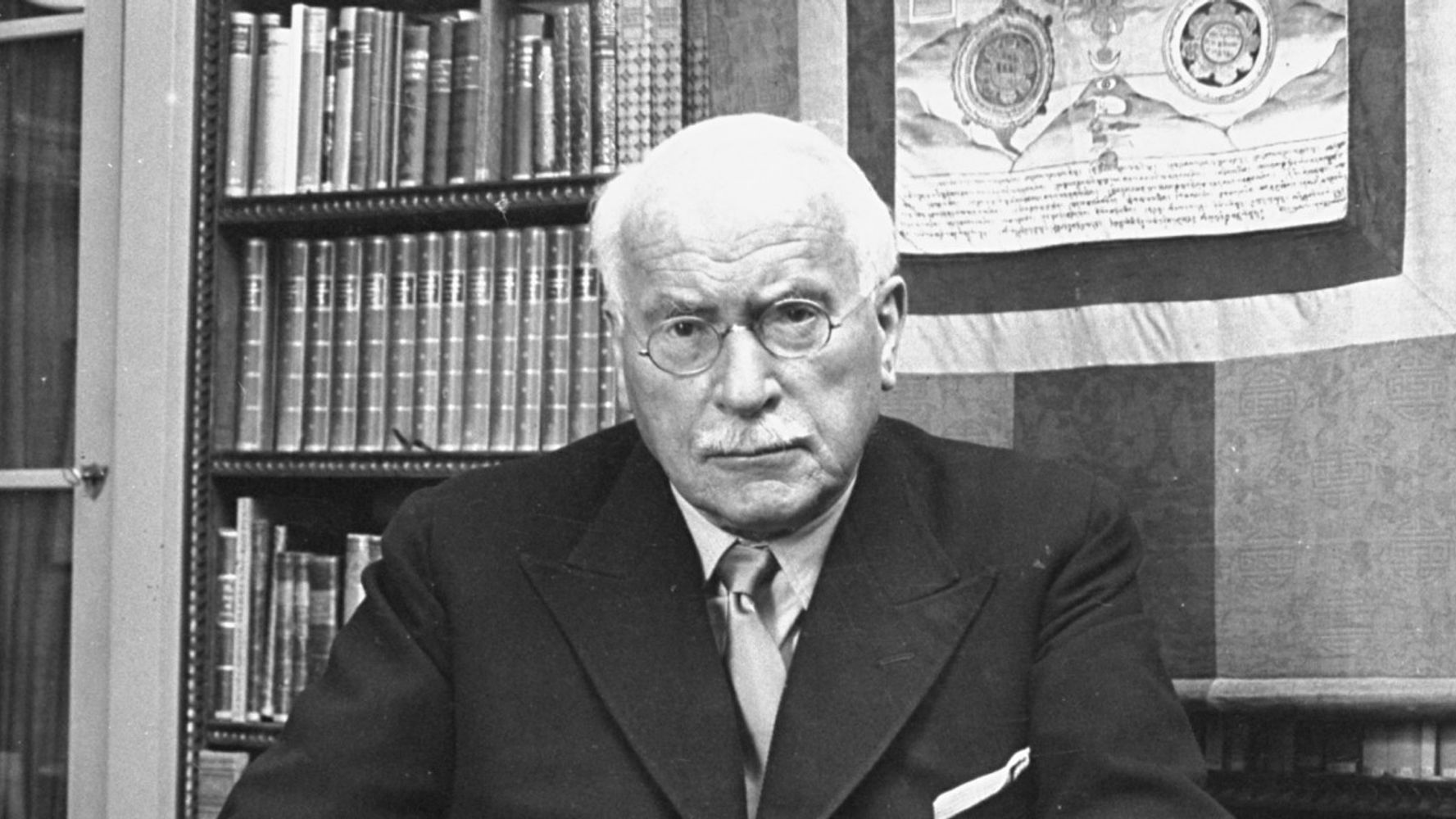 La profunda reflexión de Carl Jung, psiquiatra suizo, sobre la soledad y la falta de conexión con los demás: “No llega por no tener personas a tu alrededor, sino por no poder comunicar lo que te parece importante”