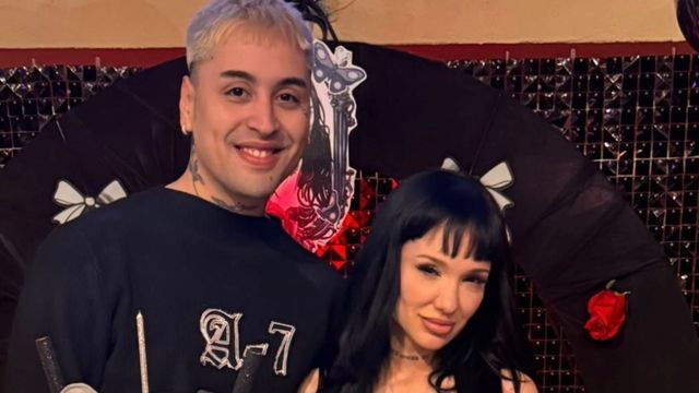 El cumpleaños sorpresa que Tiago PZK le organizó a La Joaqui: besos apasionados, temática gótica y karaoke