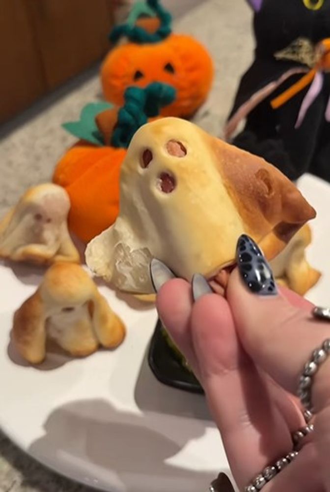 Cómo hacer "salchichas fantasmas": la receta ideal para sorprender a los más chicos en Halloween 2026