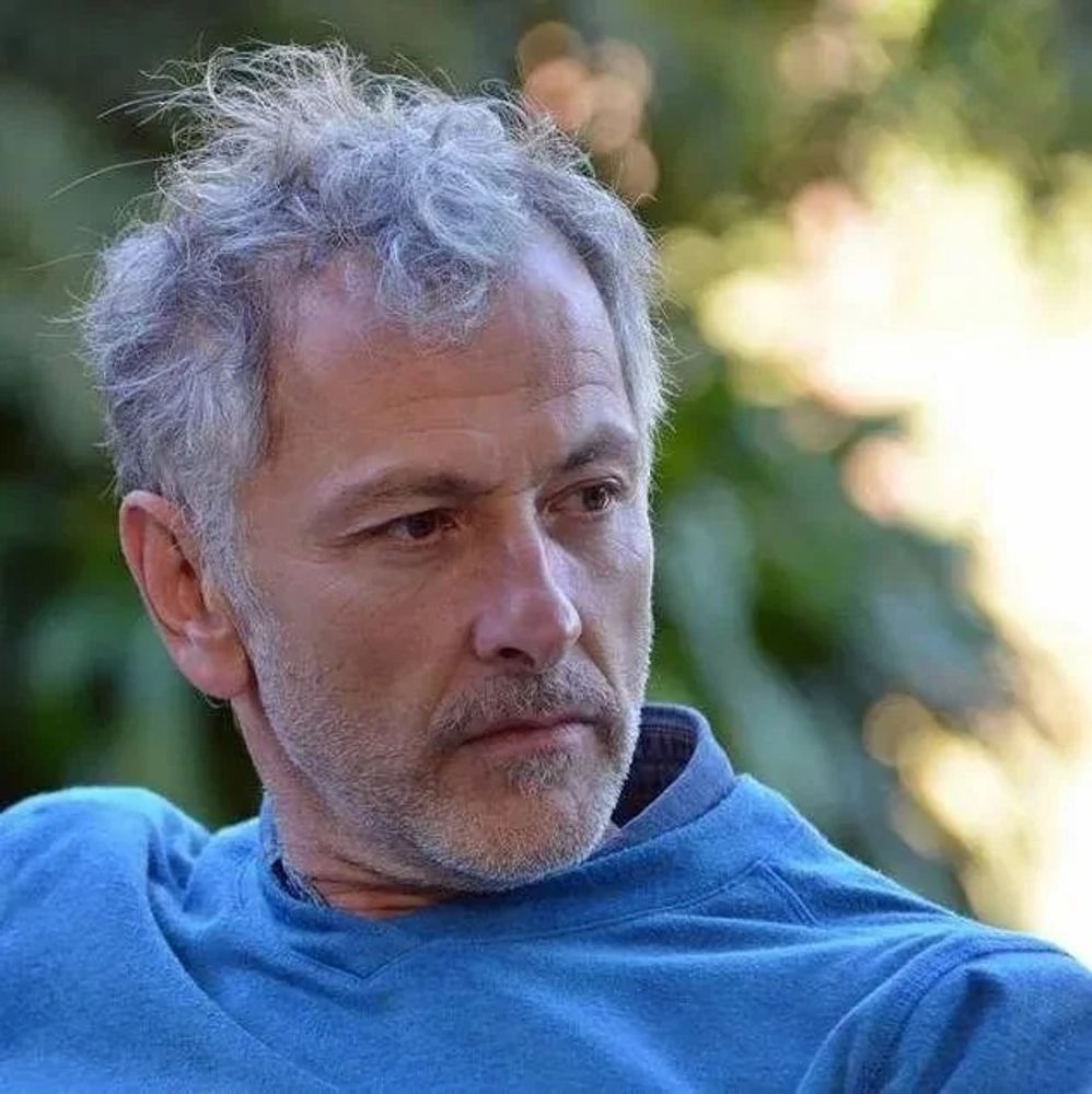 El actor tuvo una participación en Los simuladores, una de las series más reconocidas de la televisión nacional.