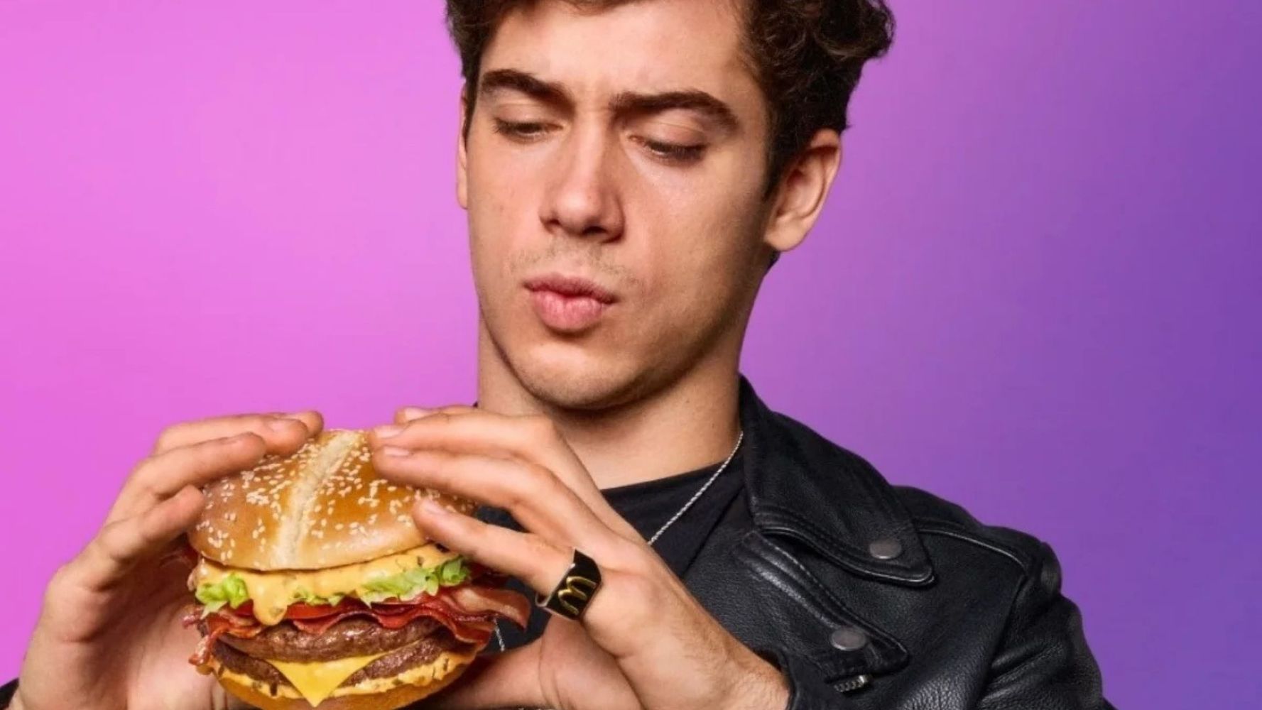 McDonald’s sacó un combo de Franco Colapinto: cuánto cuesta, qué trae y cómo es el auto coleccionable de la Fórmula 1