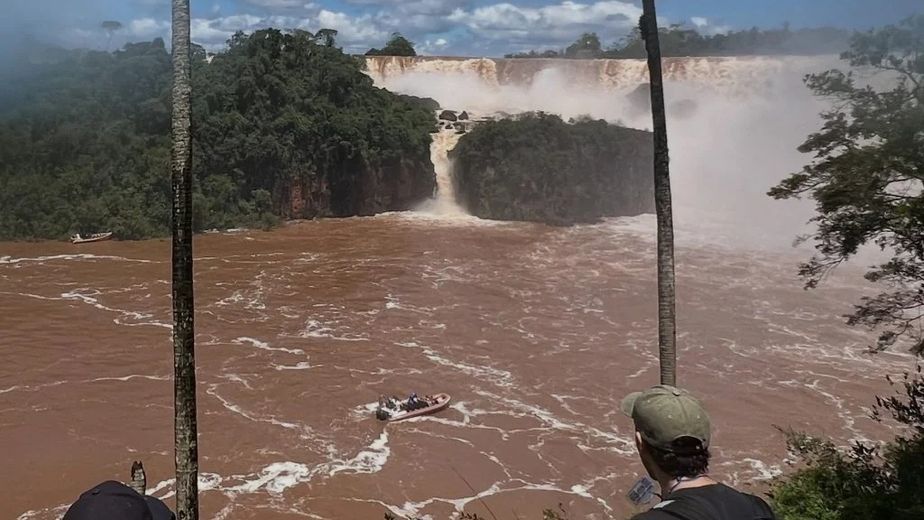 Cataratas del Iguazú: el Circuito Superior seguirá cerrado por el alto caudal del río