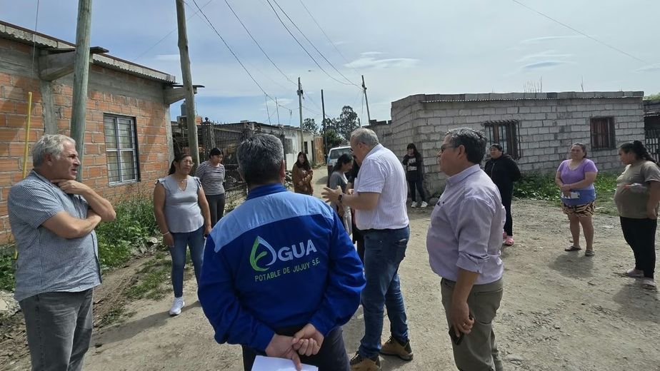 El presidente de Agua Potable de Jujuy recorrió el asentamiento “4 de Agosto”