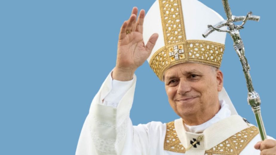 Colón invita a vivir en comunidad la histórica misa del Papa León XIV