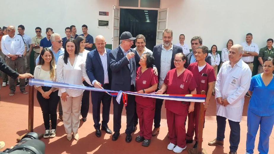 Passalacqua inauguró la nueva Pediatría del SAMIC de Iguazú y entregó seis ambulancias