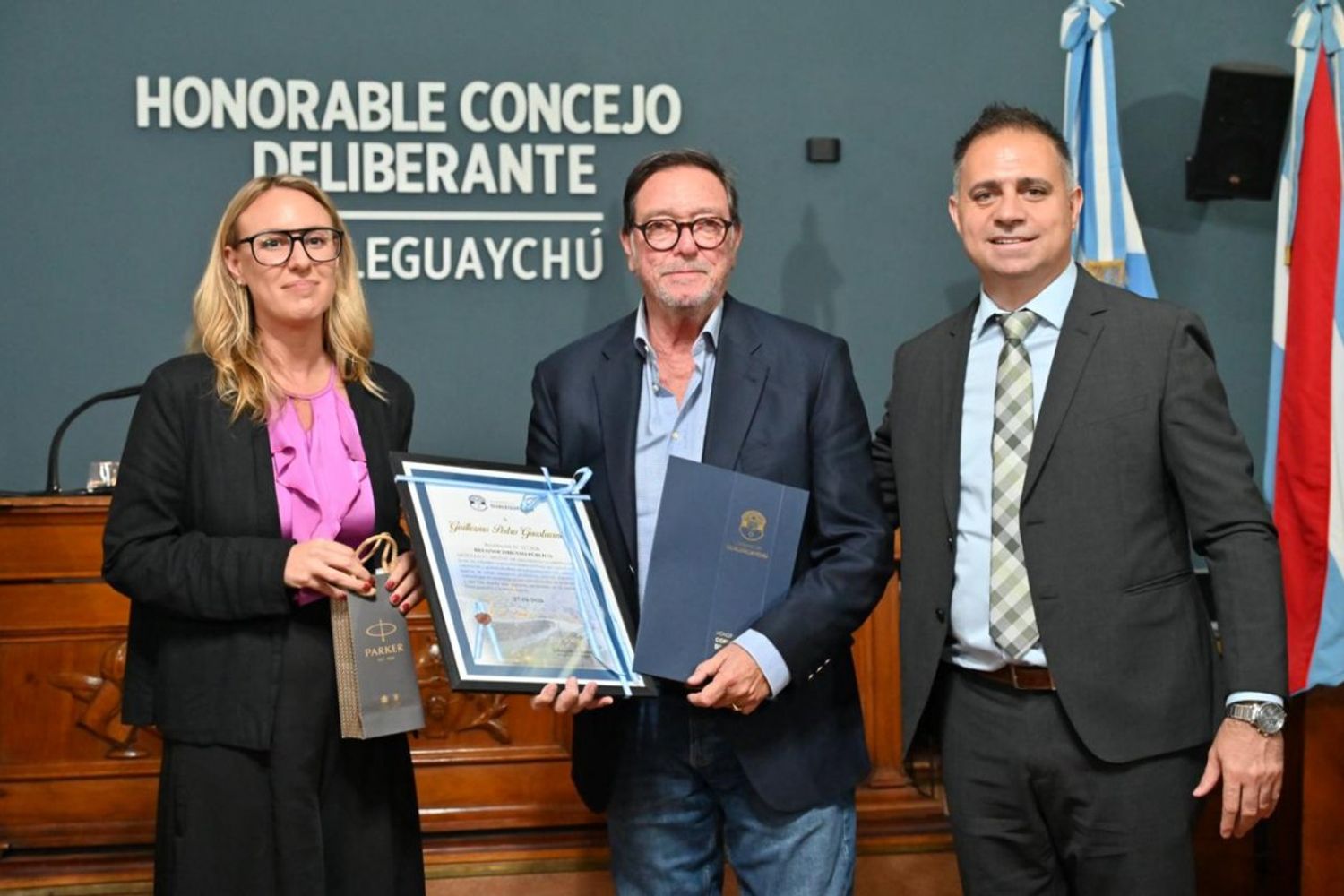 Guastavino junto al intendente Davico y vice Carrazza.