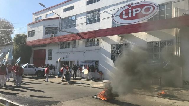 Reclamo en la fábrica Lipo