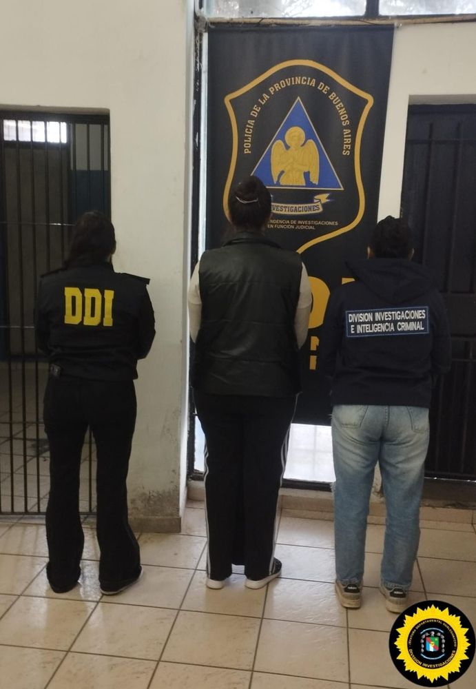 Detenida/estafa, extorsión.