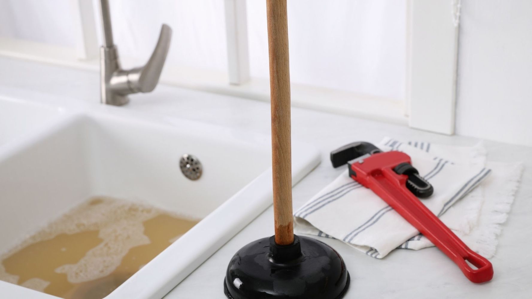 El truco casero para destapar las cañerías de la cocina y el baño.