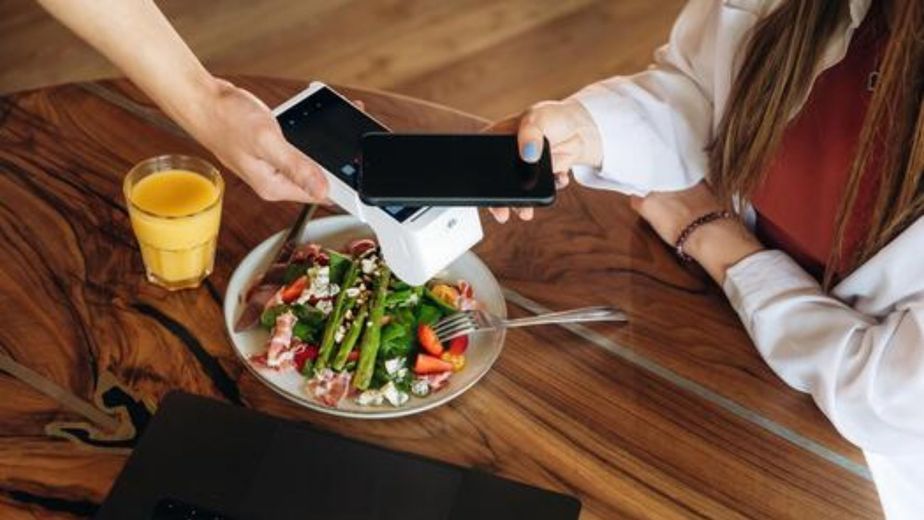 Cómo es la herramienta que permite a las empresas ofrecer un beneficio para almorzar sin tener comedor