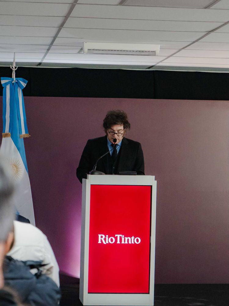 El Presidente recorrió el Salar del Hombre Muerto, a unos 4.000 metros de altura, junto al CEO global de Rio Tinto, Simon Trott.