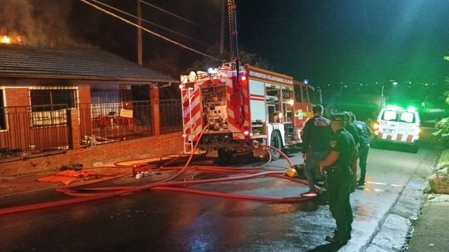 Un hombre de 71 años murió tras ser rescatado de una vivienda incendiada en Alem.