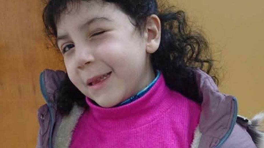 "Cata vuelve a cirugía": la emotiva campaña de una mamá por su hija