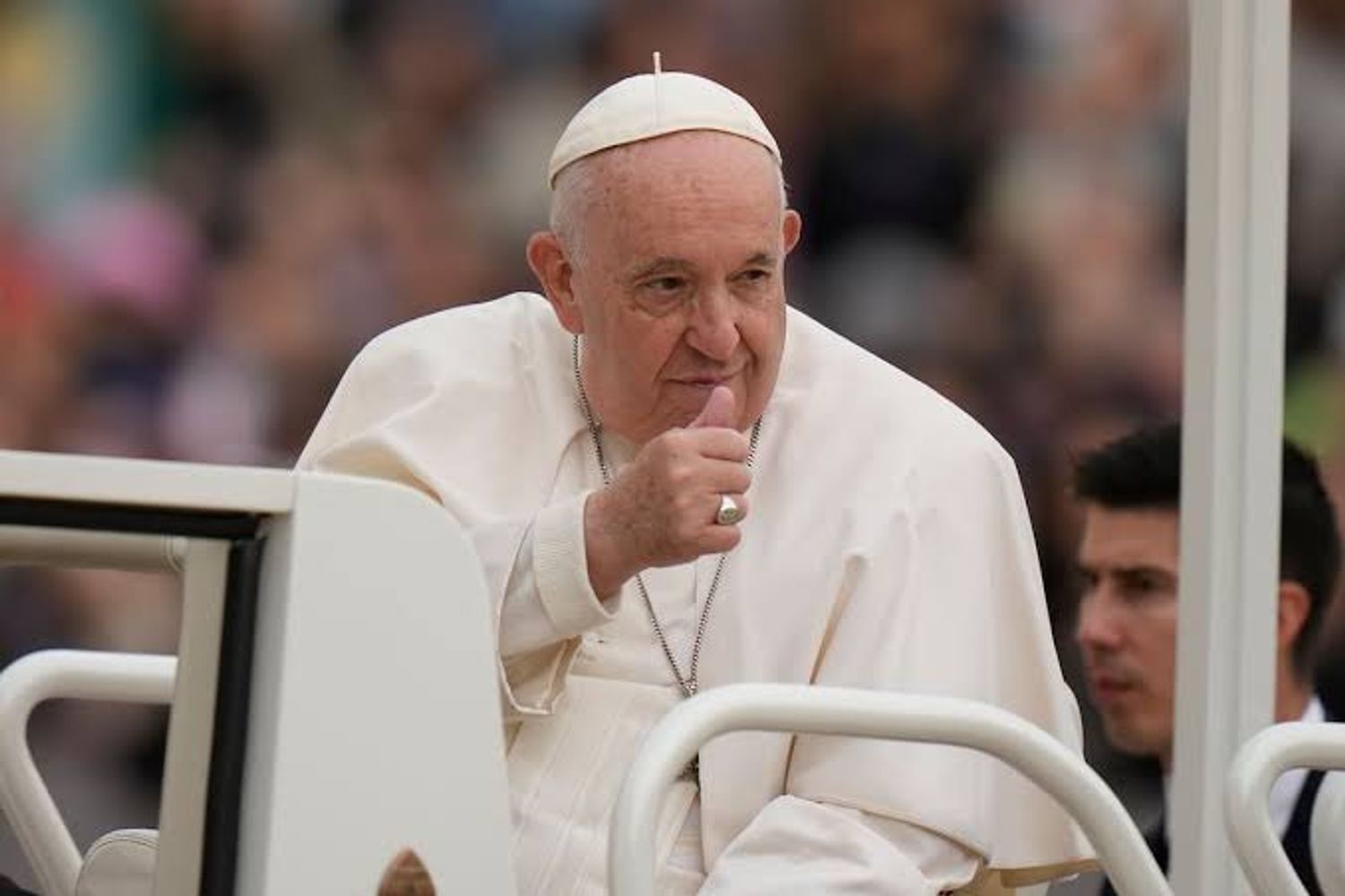 La profunda reflexión del papa Francisco sobre la humildad, el amor y la importancia de ayudar a los demás: “Nadie se salva solo”