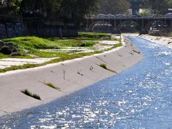 Córdoba: una mujer cayó al río Suquía y fue rescatada por vecinos