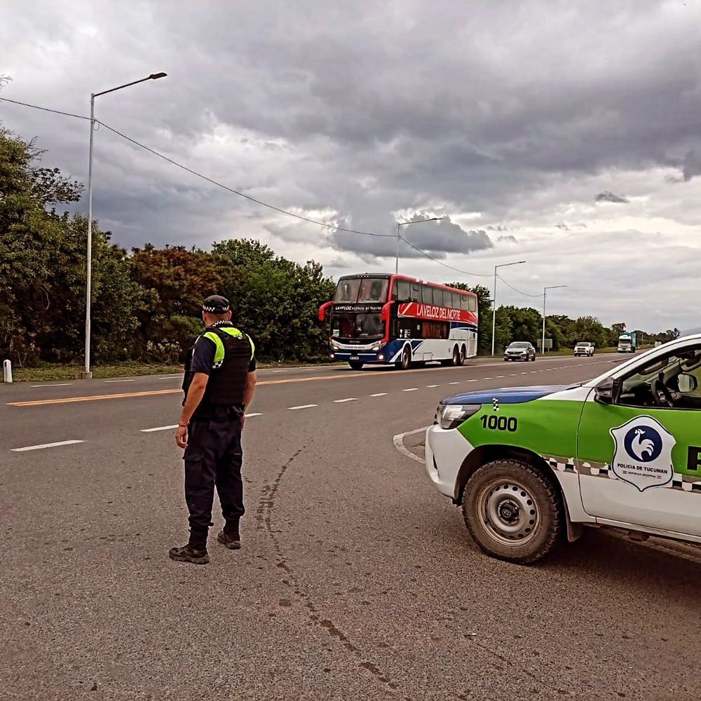 Personal policial revisó los vehículos y requisó a los ocupantes antes de que continuaran viaje hacia Salta.