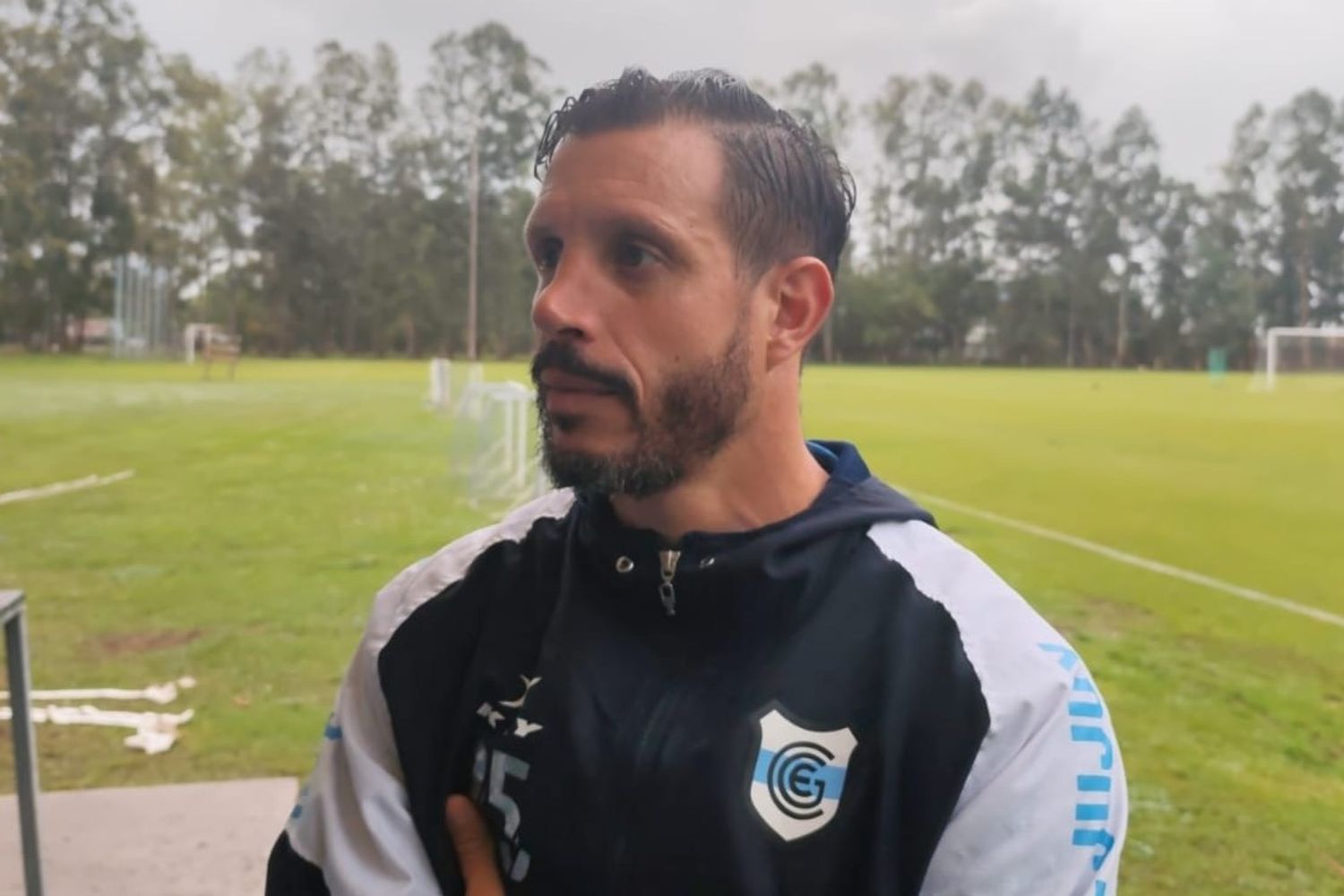 El defensor Guillermo Cosaro aseguró que “nos dolió perder la posibilidad de jugar la final directa. Sin embargo, nos concentramos y nos fortalecemos para este lindo desafío por venir”.