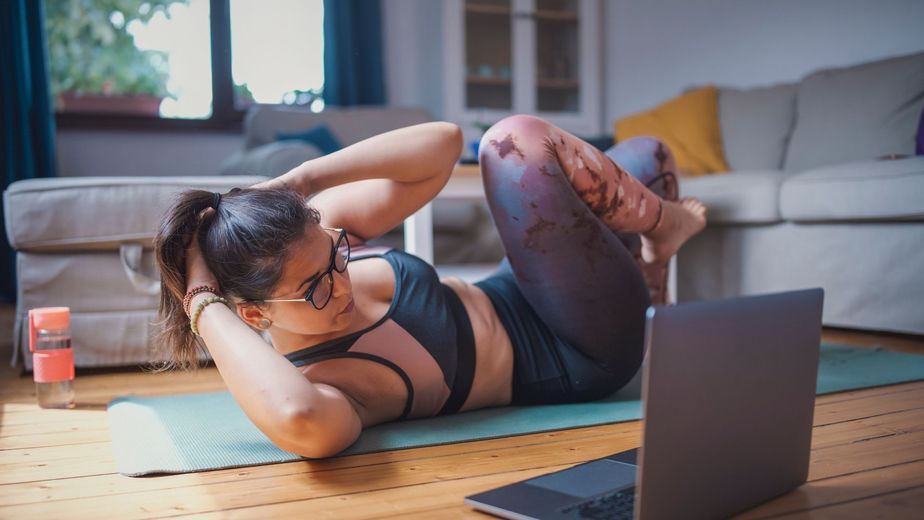 El entrenamiento de solo 20 minutos que recomiendan los expertos en fitness para ganar fuerza sin ir al gimnasio: se hace en casa, utiliza el propio peso corporal y es ideal para quienes tienen poco tiempo