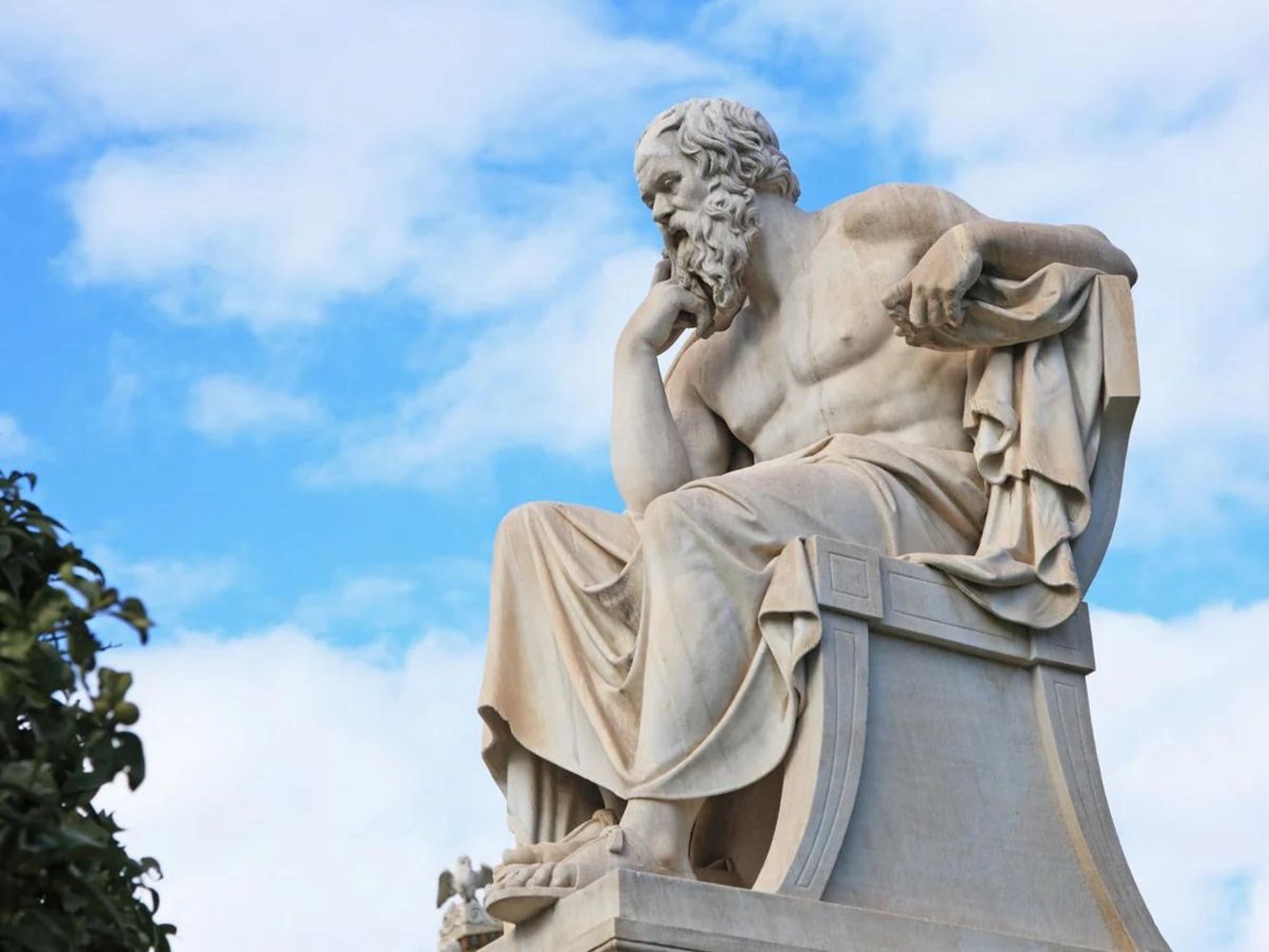 La profunda reflexión de Sócrates, filósofo griego, sobre el sentido de la existencia y la importancia de conocerse a uno mismo: “Una vida sin examen no merece ser vivida”