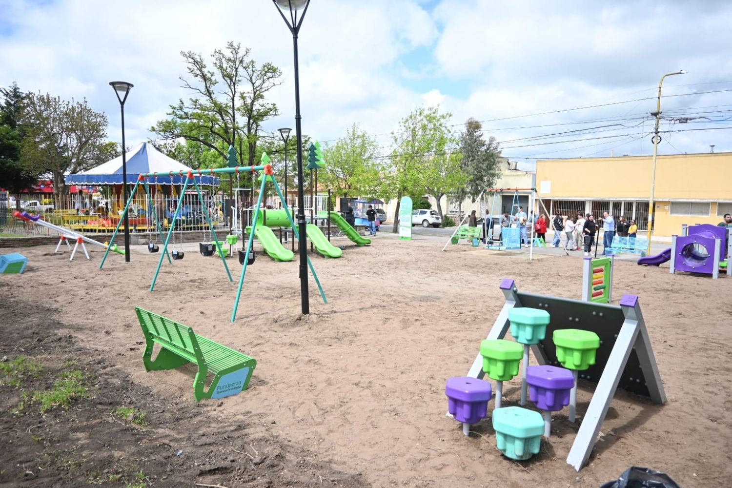 Se inauguraron los nuevos juegos de la Plaza del Árbol