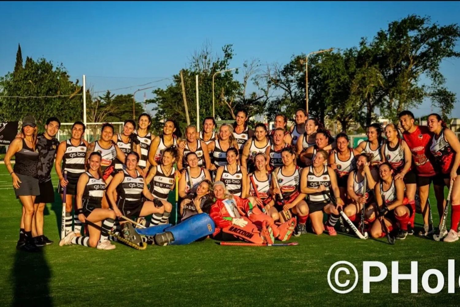 Las Mamis Hockey del Centro Vecinal Nicolás Batalla lograron el subcampeonato en Córdoba