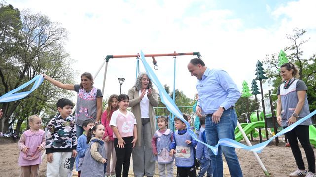 Se inauguraron los nuevos juegos de la Plaza del Árbol
