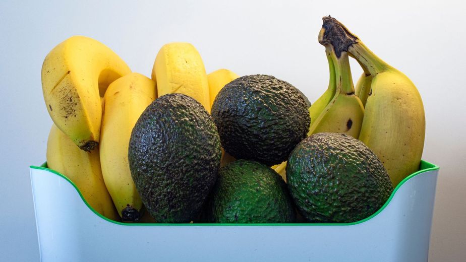 Los expertos en frutas advierten por qué nunca conviene guardar bananas y paltas juntas: el gas natural que acelera su maduración y puede hacer que se echen a perder antes de tiempo