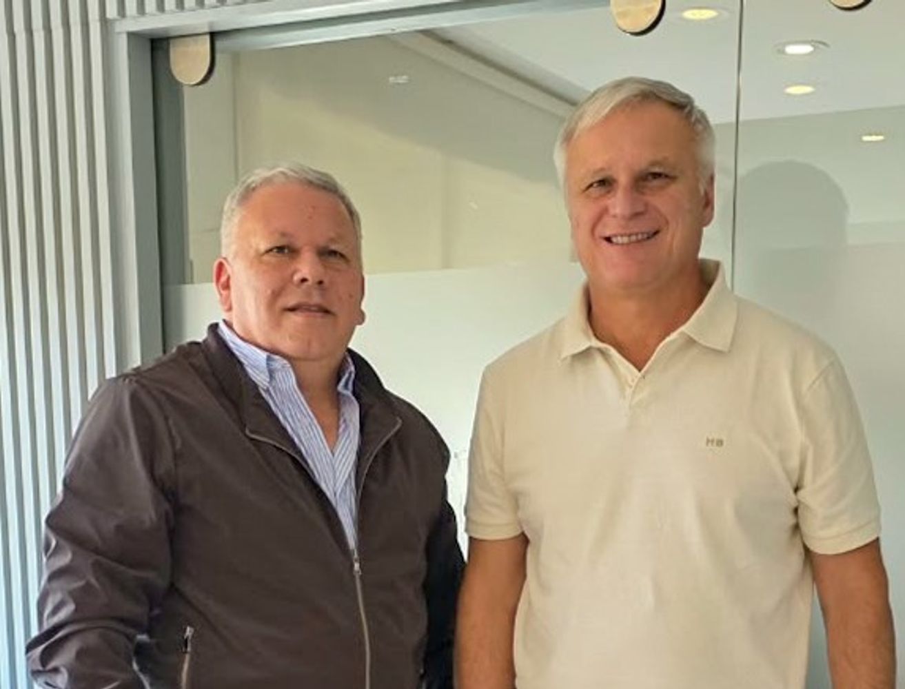 Intendente Gustavo Benedetti junto al ministro de Cooperativas y Mutuales de la Provincia de Córdoba, Gabriel Frizza.