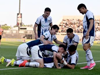 Talleres recuperó la memoria y goleó a Riestra a domicilio, para salir del último lugar en la tabla