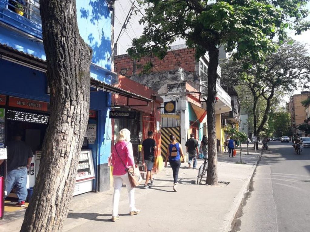 EL paro de colectivos en Tucumán es total, no circula ninguna línea. Las paradas de ómnibus están vacías. (Vanesa Edmundo)