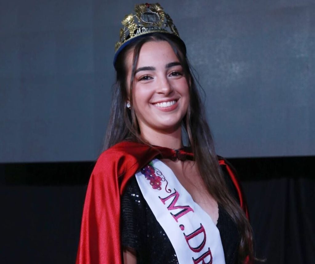 Ana Delfina Carbonel resultó electa reina distrital de la Vendimia de Mayor Drumond. Gentileza MLC