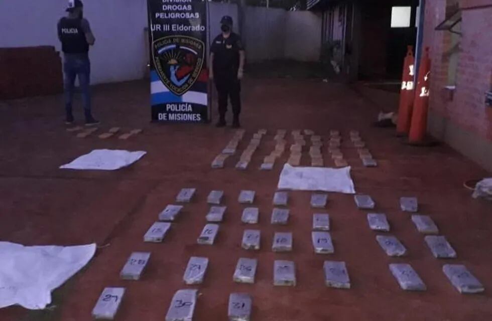 Mado: la Policía de la provincia secuestró 83 panes de marihuana