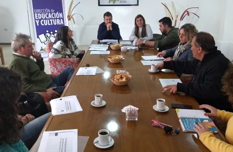 La reunión informativa tuvo la participación de representantes de los establecimientos educativos secundarios de Santa Rosa de Calamuchita.