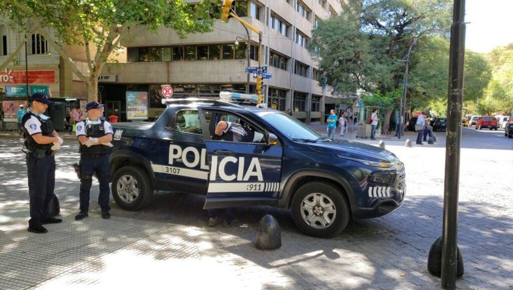 Presencia policial en las calles. Foto: Rocío Sileci.