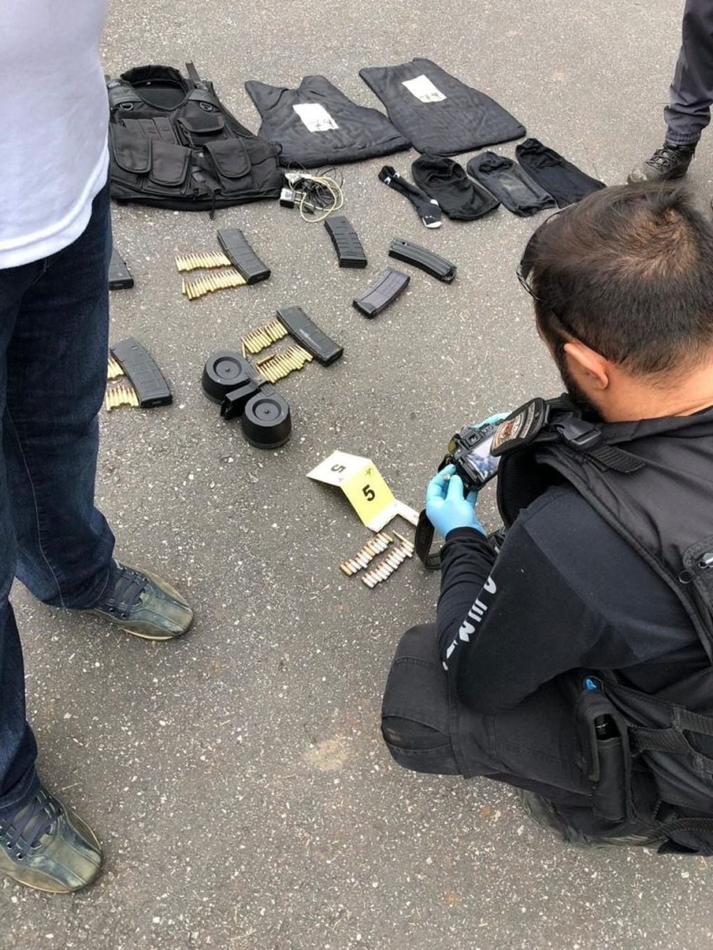 Las armas incautadas por la Policía tras el intento de asalto a las sucursales del Banco do Brasil y el Santander Brasil, en la ciudad de Guararema, en la región metropolitana de Sao Paulo, (Brasil). EFE/Secretaria de Seguridad Publica