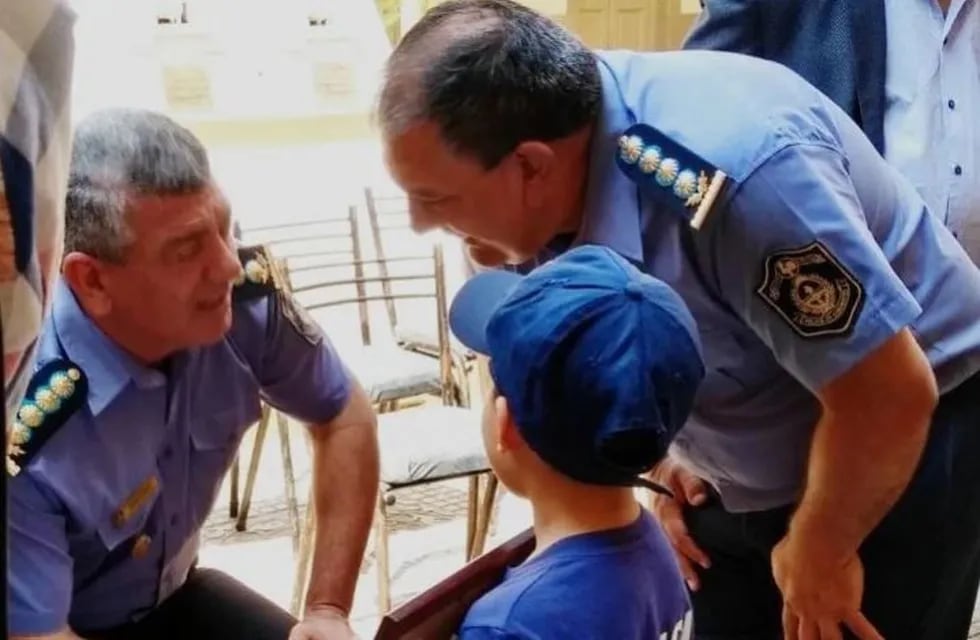 Reimon recibió un reconocimiento de la Policía de Corrientes.