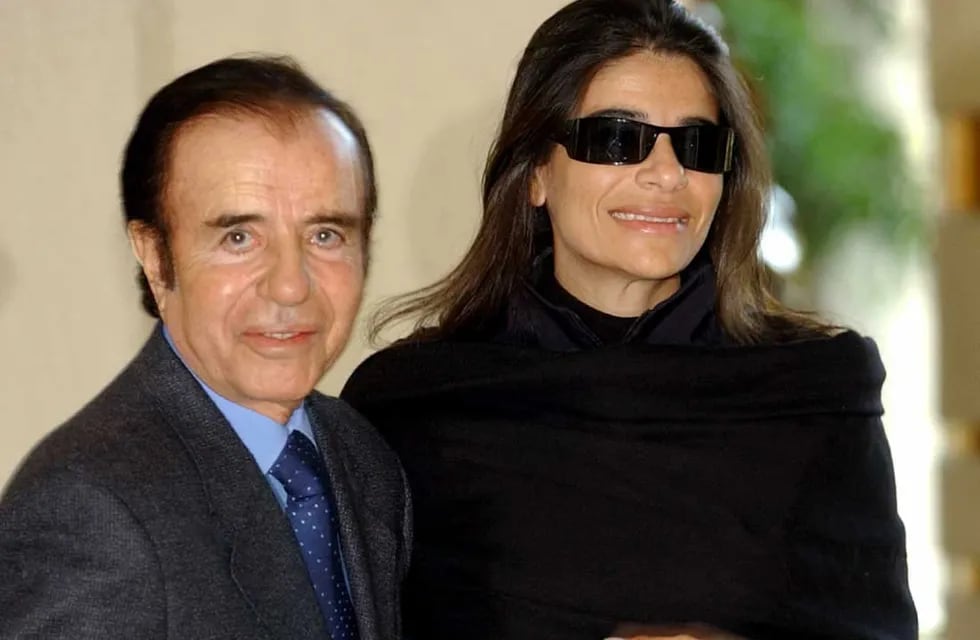 Carlos Menem y su hija Zulemita, en una foto del 2004. Foto: AP.