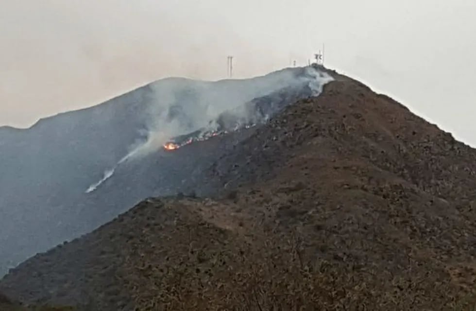 Incendio en el Cerro Las Antenas.