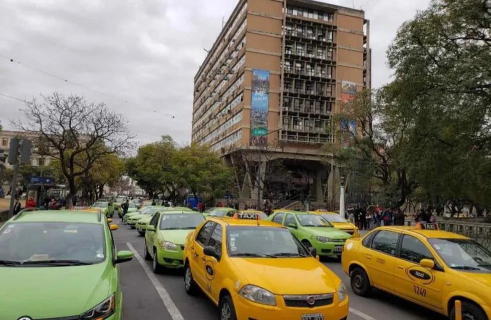 Taxis y remises subirán un 30 por ciento las tarifas.
