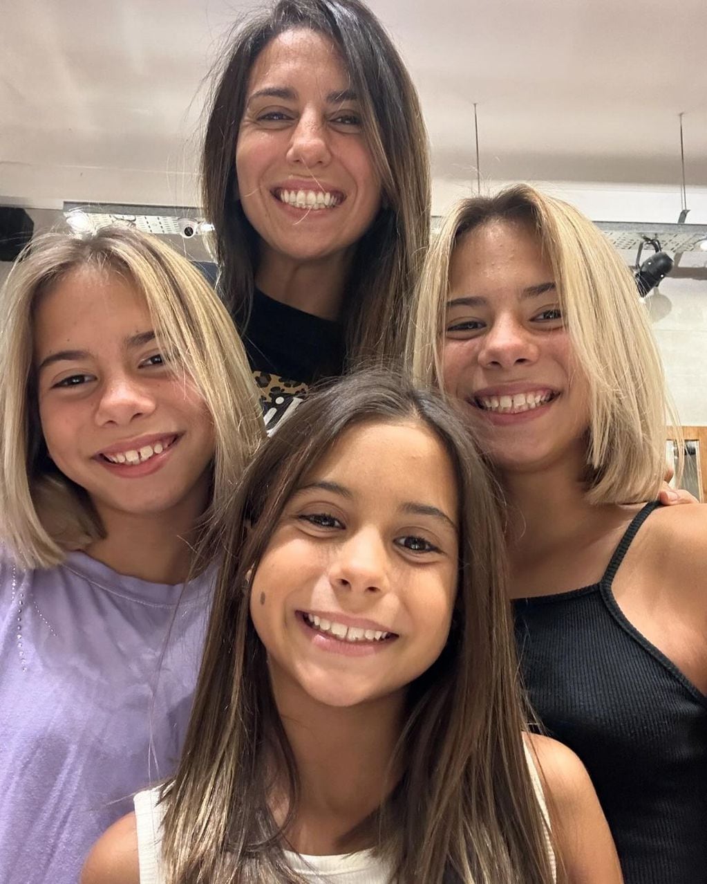 Cinthia Fernández y sus hijas se tiñeron el pelo y dejaron un mensaje para los haters