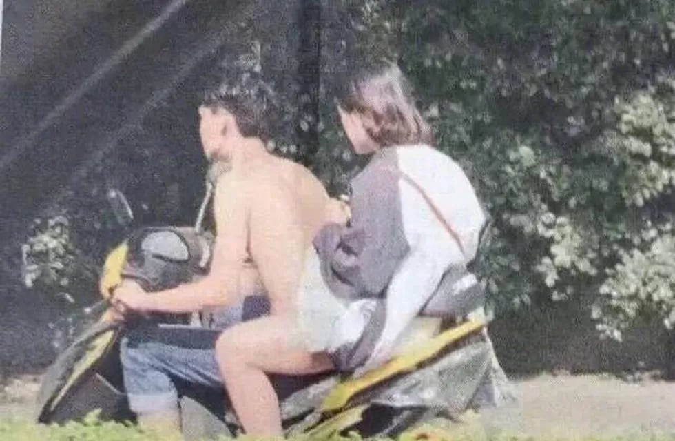 Desnudo en la moto: el viral que hizo estallar Internet\n \nbombacha