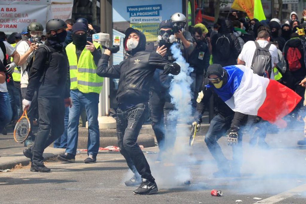 Graves incidentes en la marcha por el Día del Trabajador en París (Foto: REUTERS/Gonzalo Fuentes)