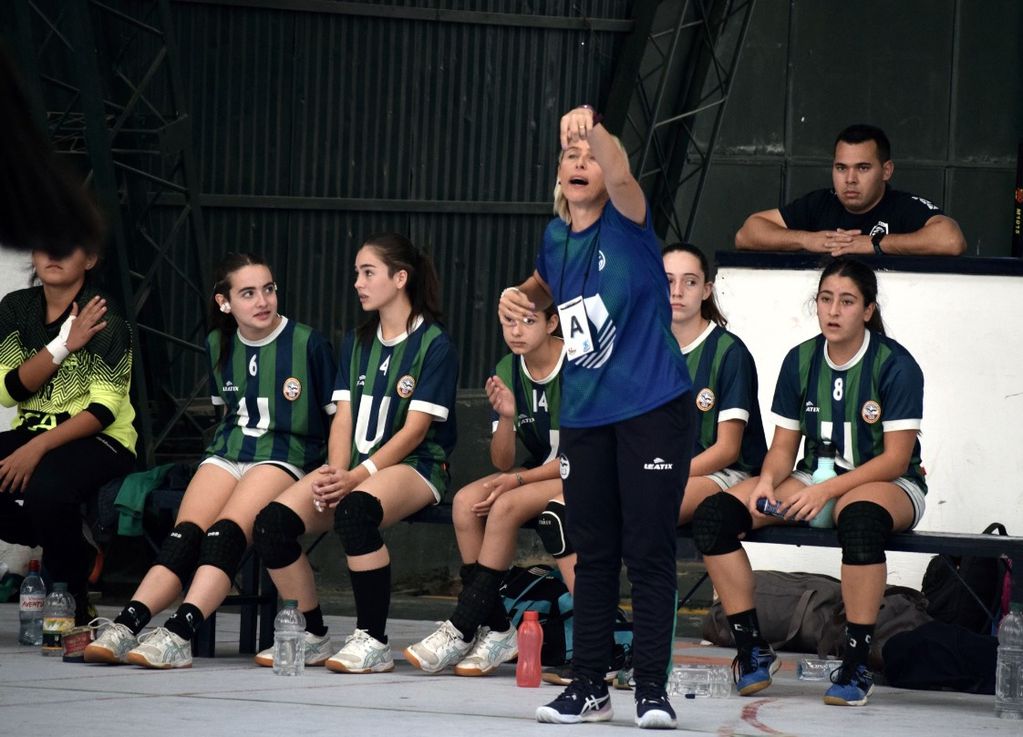 Ana Alonso, DT de handball de la UNCuyo.